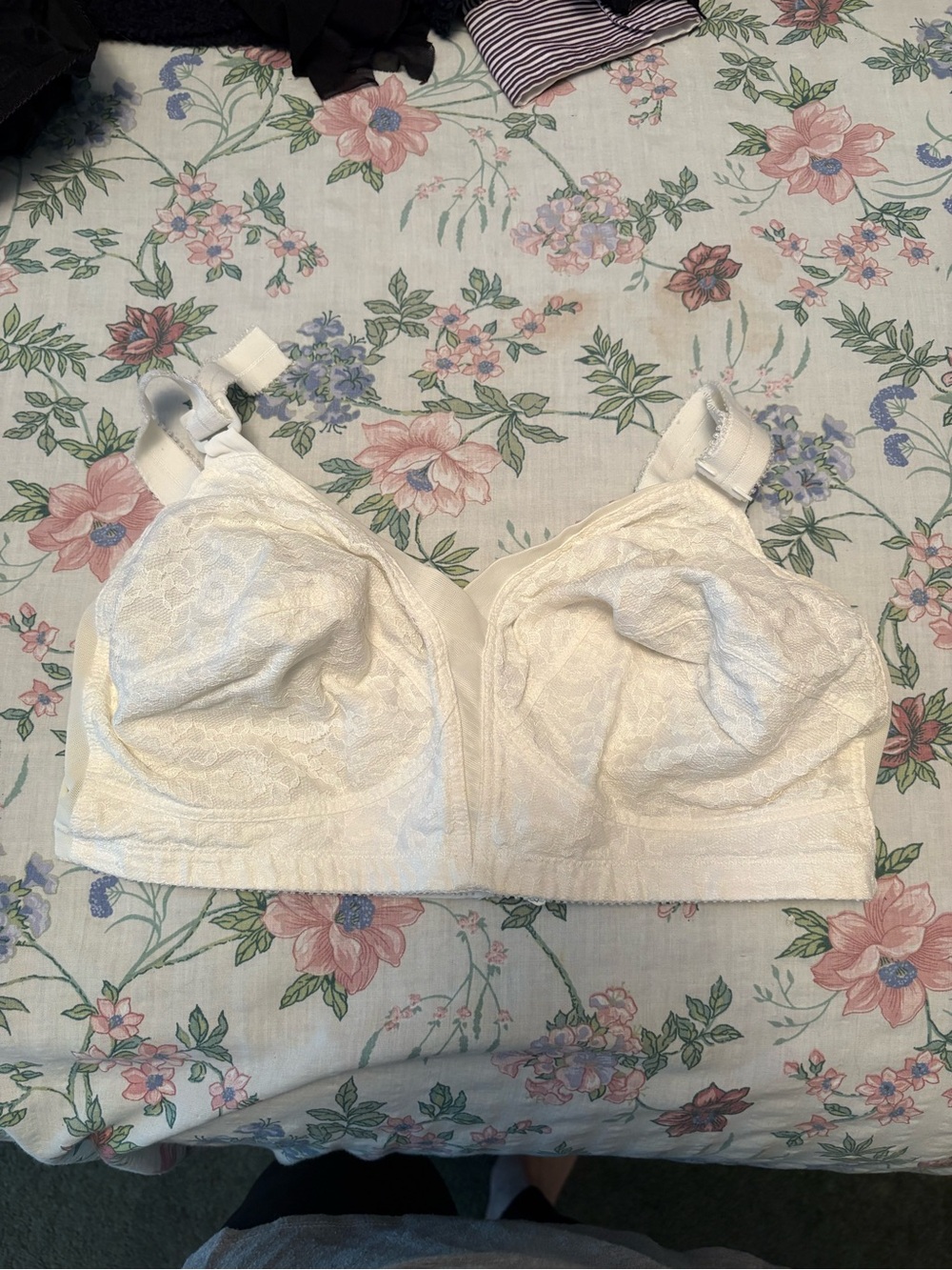 Sears Cream Lace Wireless Full-Coverage Bra - never worn